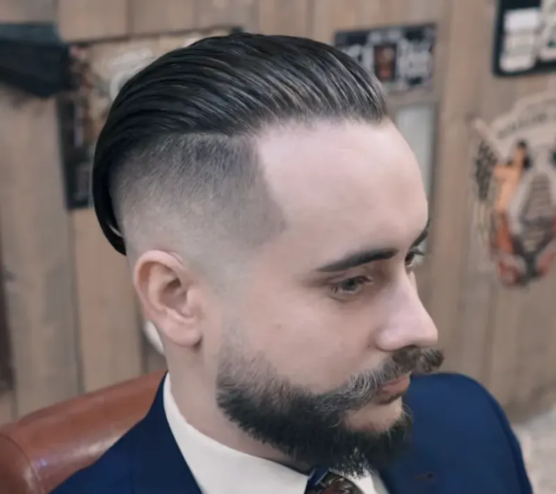 Pompadour dengan beard grooming rapi